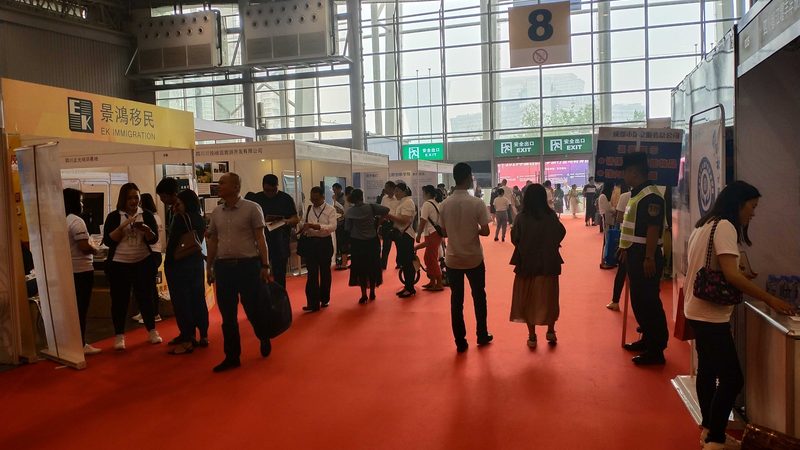 成都喷绘写真材质怎么选？先看懂这六类材料的真实差异